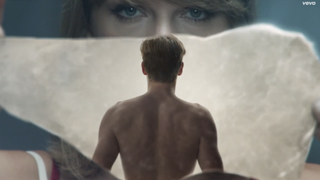 Illustration for article titled Is Taylor Swift Trying to Kill People With Mirrors? An Investigation